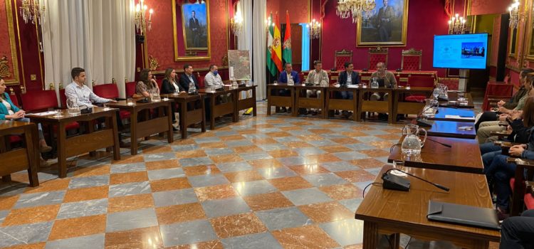 El equipo de gobierno municipal de Granada presenta a los representantes de las principales empresas de ciudad el proyecto del Anillo Verde
