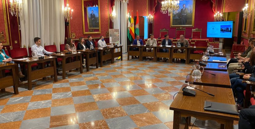 El equipo de gobierno municipal de Granada presenta a los representantes de las principales empresas de ciudad el proyecto del Anillo Verde