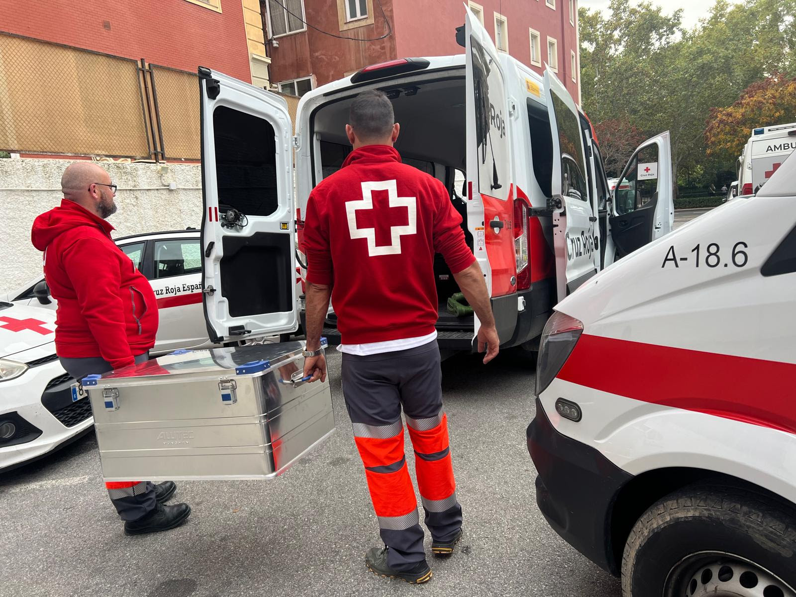 Cruz Roja Granada envía a Valencia seis personas, un furgón y material de ayuda