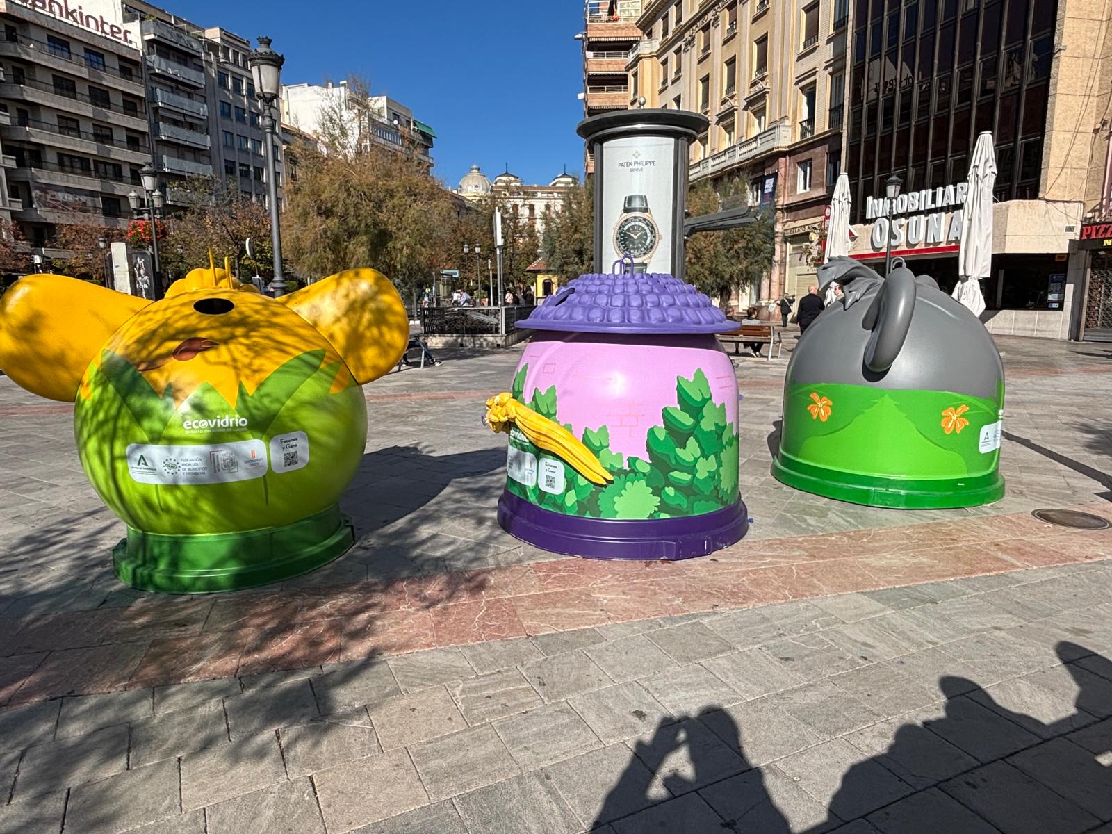 La magia del reciclaje de vidrio vuelve a las calles de Granada con iglús de Ecovidrio tematizados por Disneyland París