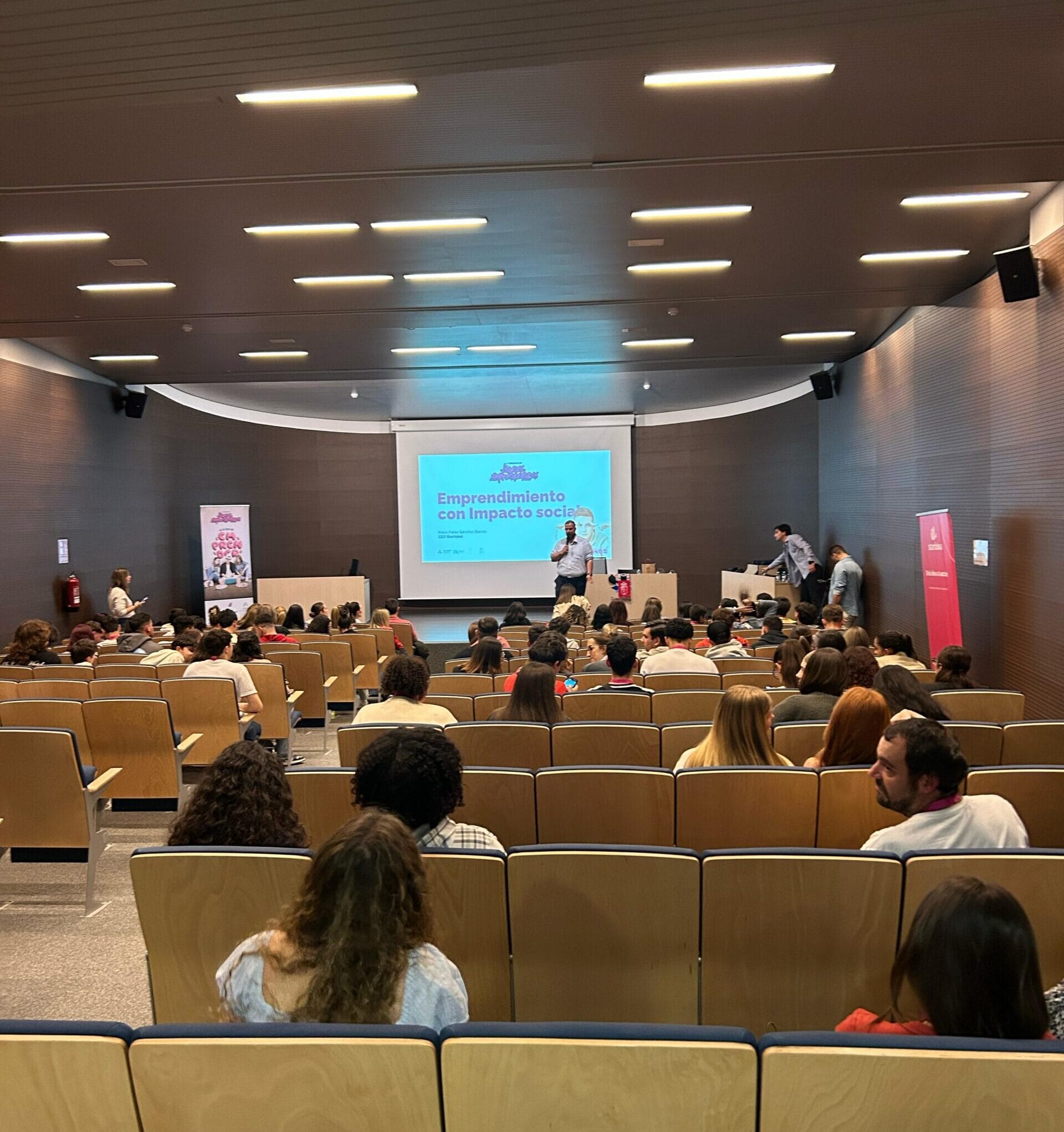 Isabel Lavado, Pablo Granados y Genaro Espín en las Jornadas de Jóvenes Emprendedores