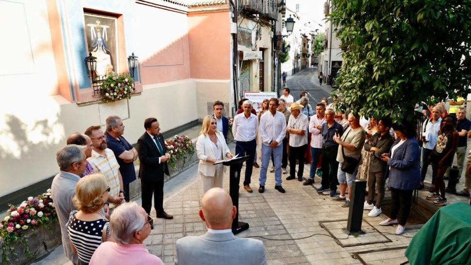El Ayuntamiento de Granada restaura el Pilar de la Virgen de las Angustias de la Calle Elvira, datado en 1671